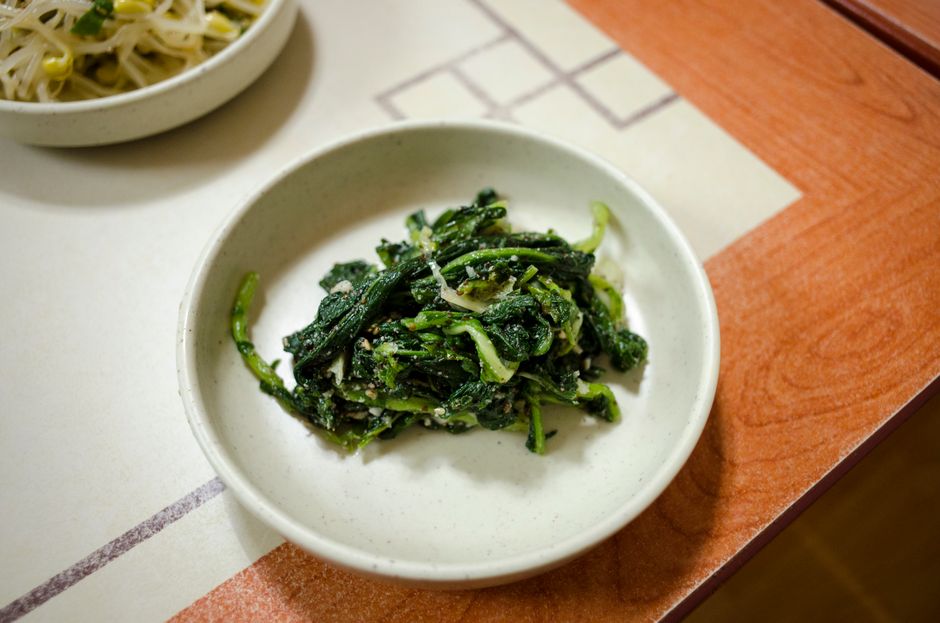 Colcannon cu urzici: piure irlandez cu verdeață și unt